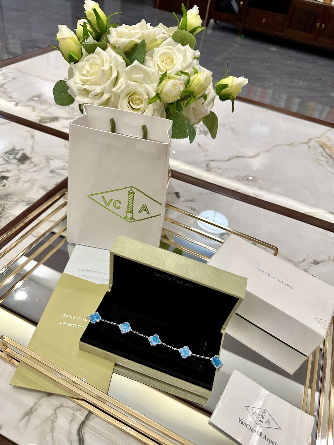 VAN CLEEF ARPELS jewelry model 134